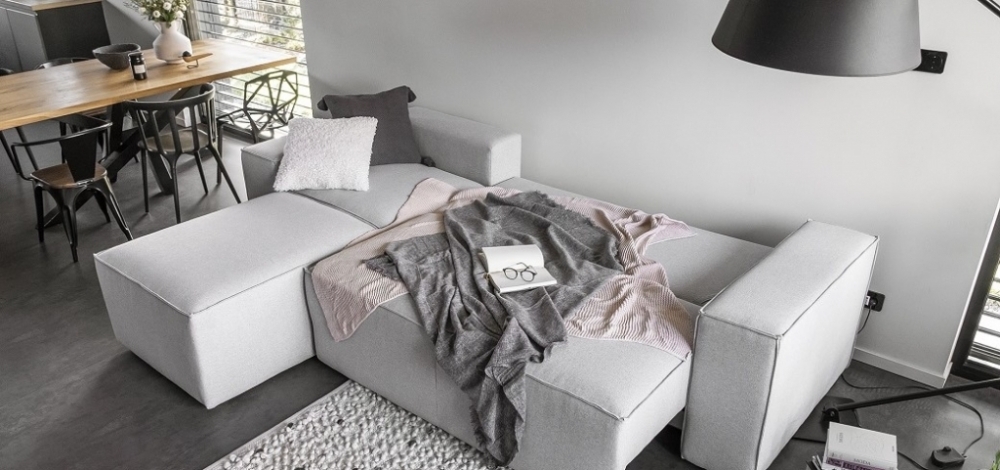 MODELL „SILLA“ ECKSOFA IN L-FORM! IN STOFF AMORE *)